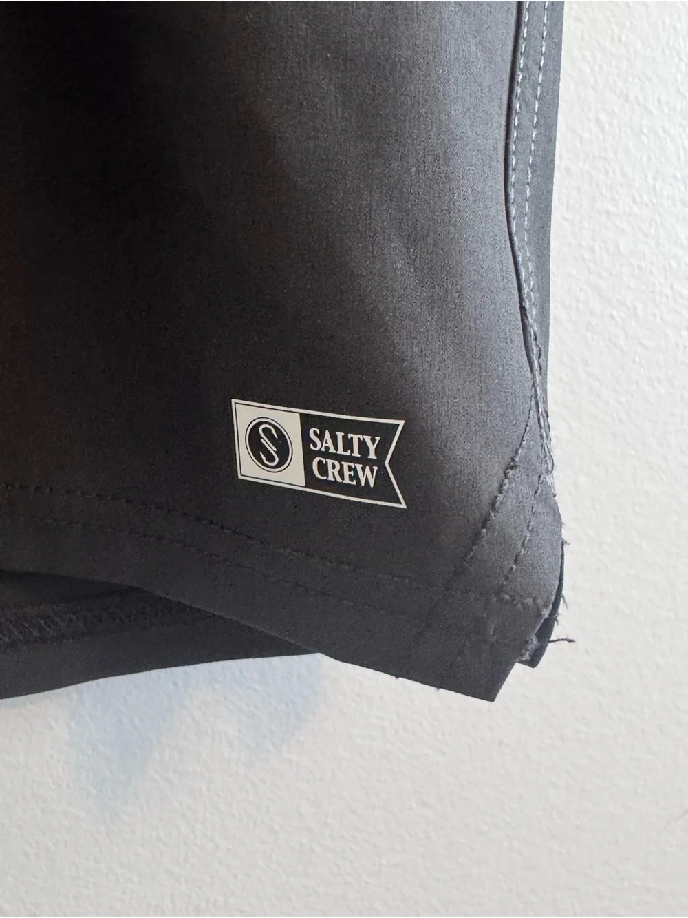 Salty Crew Men’s Large Black Gray Tropical Floral Volley Boardshorts